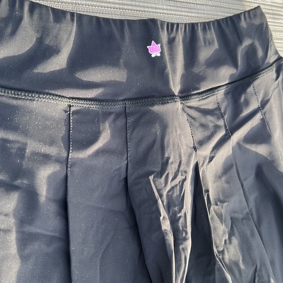 NWT KiraGrace Pleated Skort Skirt Black Size Medium - Picture 7 of 12